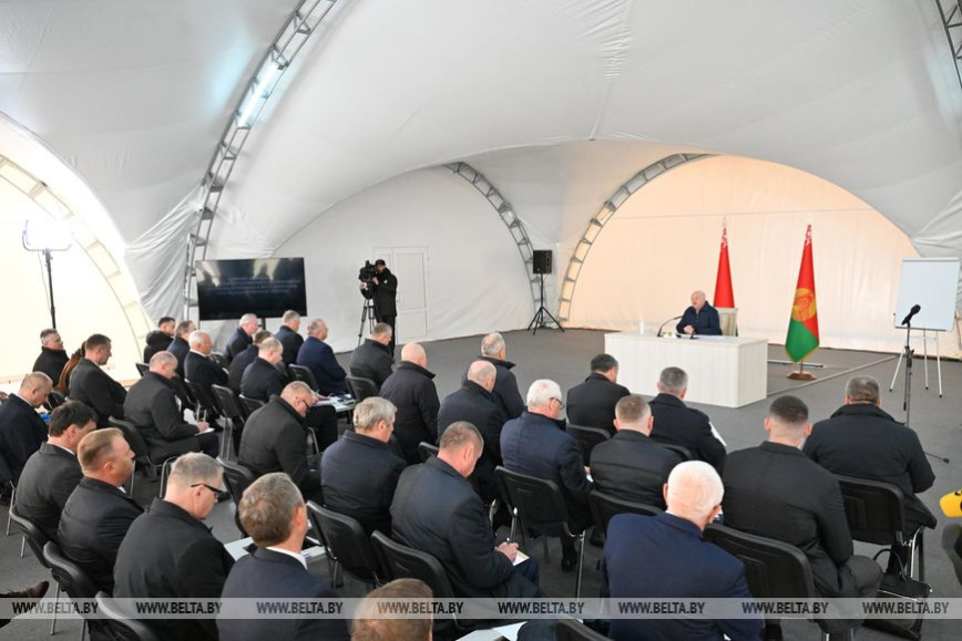 Лукашенко предложил пересмотреть подходы к наполнению и реализации программы "Один район - один проект"