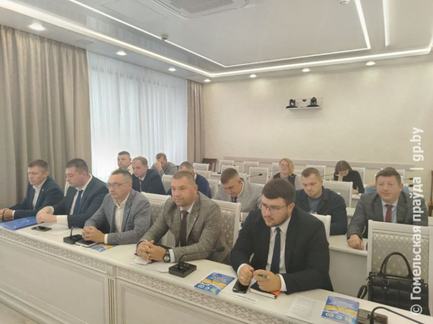 Не оборачиваться на выбранном пути. В Гомеле провели очередную сессию "Школы молодого руководителя"
