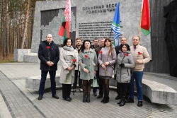 Делегация Лоевского района приняла участие в митинге – реквиеме в память 
о погибших мирных жителях деревни Ола