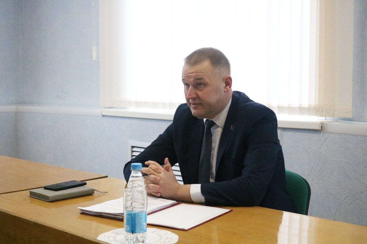 24 февраля в Лоеве на базе коммунально-дорожного предприятия "Лоевский участок ДРСУ-114" прошло выездное аппаратное совещание под руководством председателя райисполкома Николая Клименка.