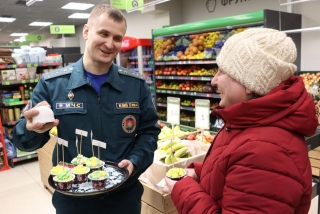 Лоевчанки принимали поздравления от РОЧС