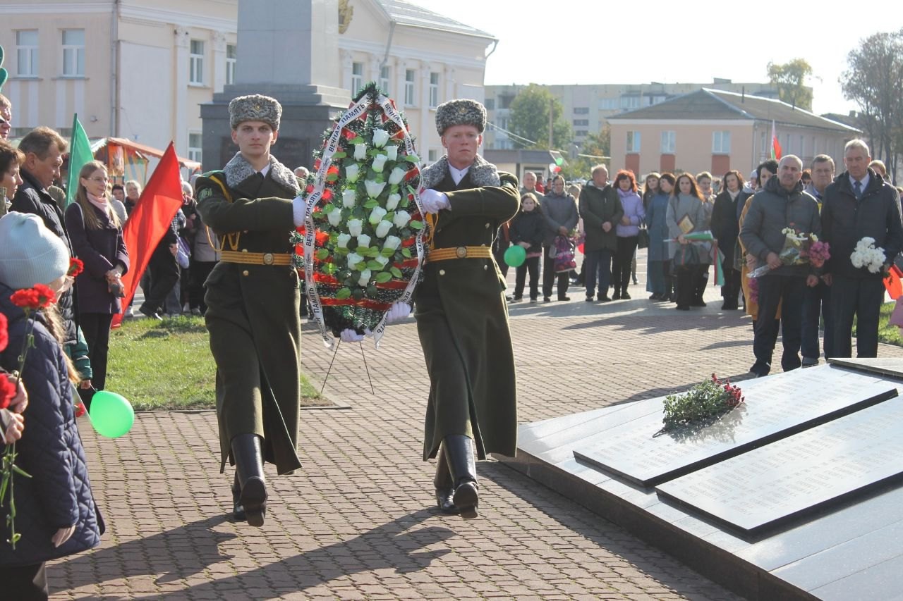 Лоевчане отпраздновали 81-ю годовщину освобождения Лоевского района от немецко-фашистских захватчиков и День города