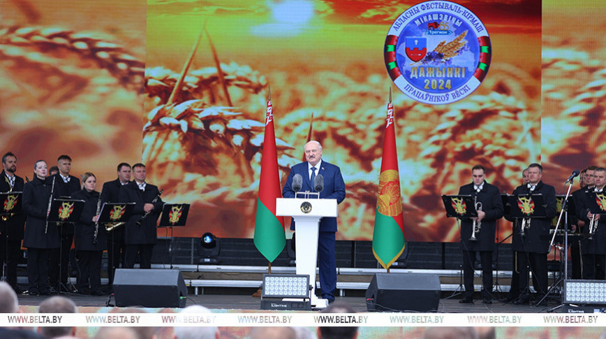 Lukashenko: All the roads to Belarusian agrotowns will be repaired