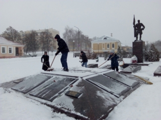 Молодежь - на расчистку снега