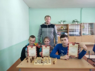 Соревновались взрослые и дети