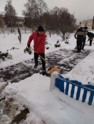 Уборка снега продолжается