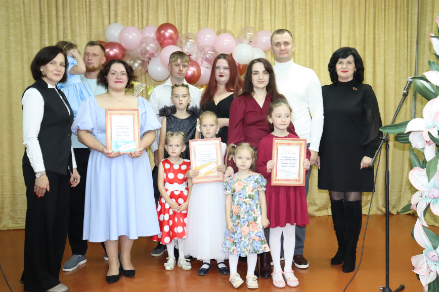 Праздник любви, верности и семейных ценностей Праздник любви, верности и семейных ценностей