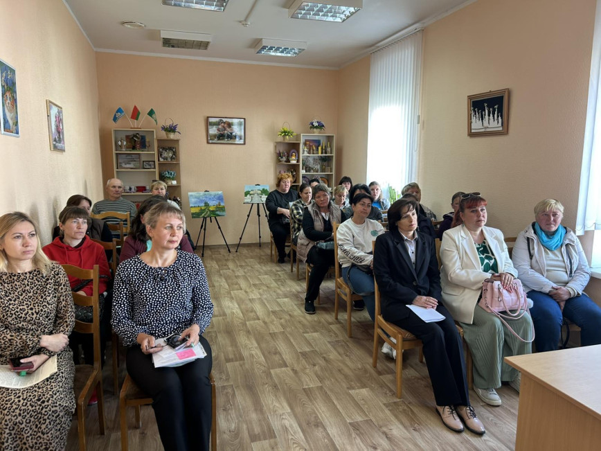 Сегодня в Лоевском ТЦСОН прошла профессиональная учеба социальных работников отделения социальной помощи на дому.