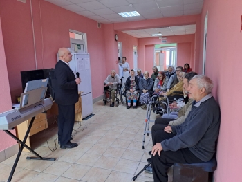 Проведена акция «С песней к Победе»