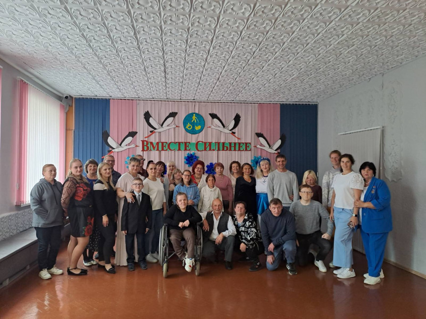В День народного единства люди с инвалидность, посещающие отделение социальной реабилитации, абилитации инвалидов учреждения «Лоевский территориальный центр социального обслуживания населения» приняли участие в межрегиональном мероприятии «Вместе сильнее»