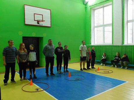 Папа, мама, я - дружная, спортивная семья!