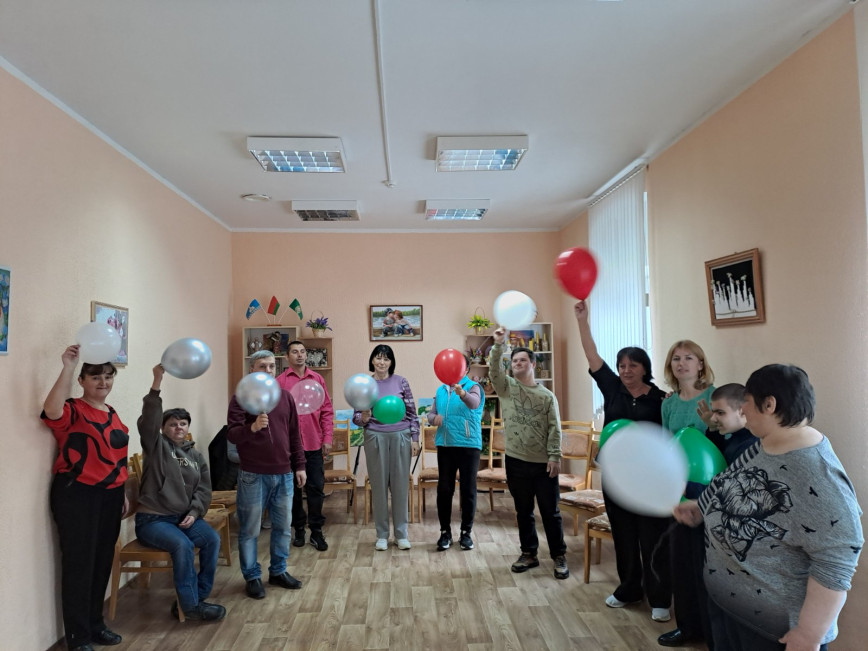 Давайте за руки возьмемся!