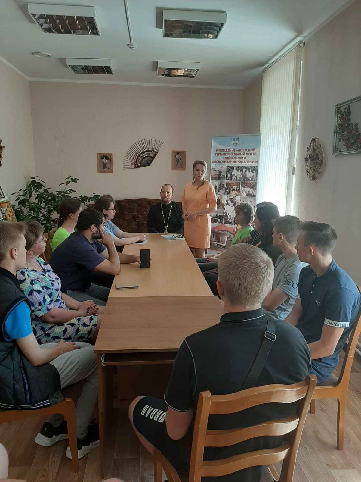 18 июня в учреждении "Лоевский территориальный центр социального обслуживания населения" прошла диалоговая площадка "Отцовское слово"