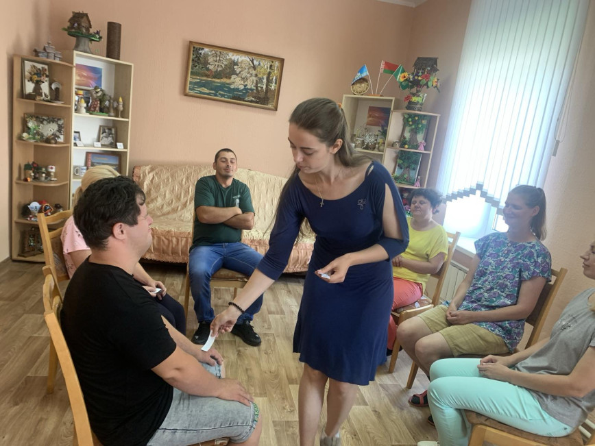 В учреждении «Лоевский территориальный центр социального обслуживания населения» прошел тренинг по развитию коммуникативных навыков для людей с инвалидностью