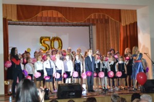 Лоевской детской школе искусств - 50